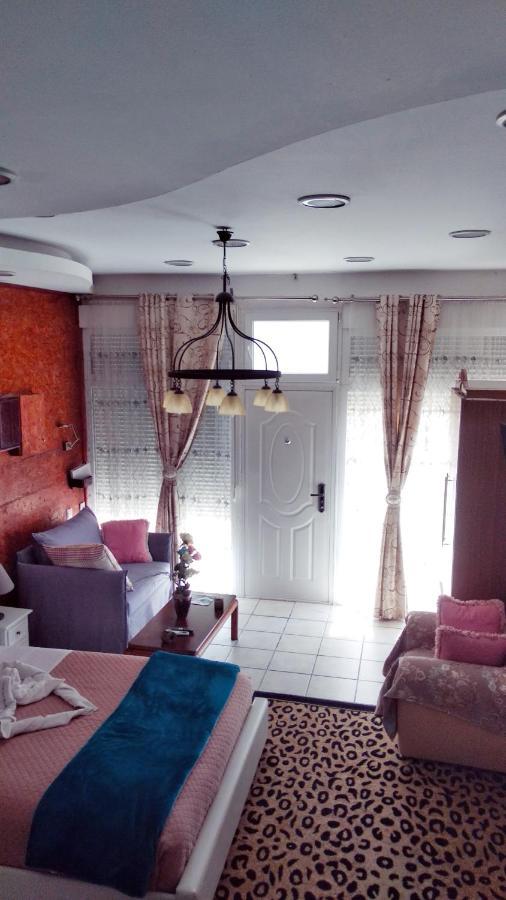 Sweet Home Suite Corinth Bagian luar foto